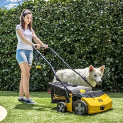 Décoweb Outils De Jardinage Et Accessoires | DÉCOWEB - Brosseuse électrique «aspirante» pour gazon synthétique - garland 502 e-v19
