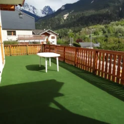 Décoweb Gazons | DÉCOWEB - Moquette d'extérieur verte sur plots - imitation gazon synthétique - rouleau de 4m x 16m