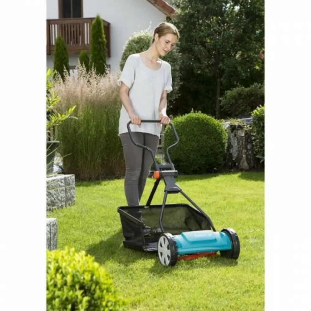 Gardena Tondeuses | - Tondeuse a gazon hélicoidale 330 classic - - coupe sans friction - guidon ergonomique - surface tonte max 150m²
