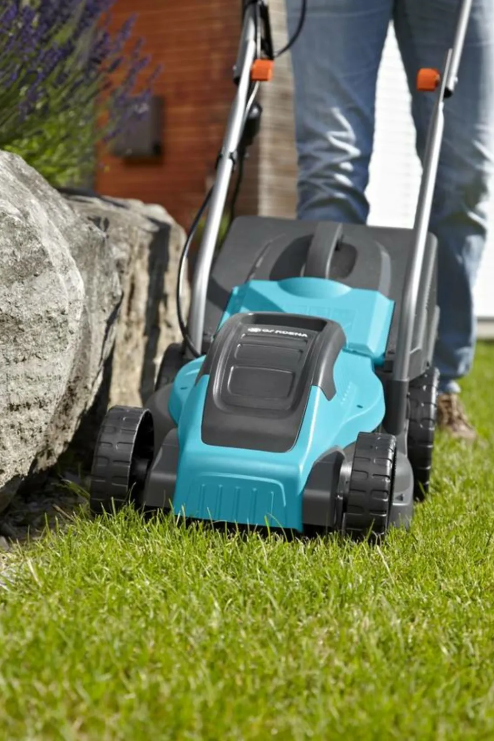 Gardena - Tondeuse électrique powermax 1100/32 - coupe 32 cm - bac 30 l. - jusqu'à 300 m² Sale